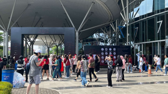Suasana menjelang konser 2024 TVXQ! 20&2 In Jakarta