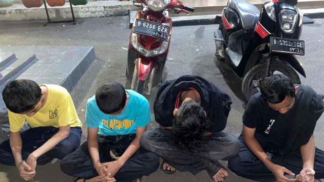 4 ABG di Bekasi Tawuran Pakai Panah