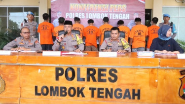 Kapolres Loteng AKBP Iwan Hidayat saat konferensi pers kasus dugaan korupsi beras Bansos (satria)