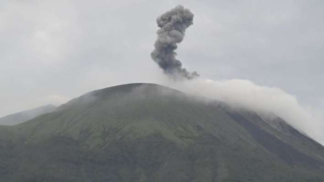 Erupsi Gunung Api Ile Lewotolok di Kabupaten Lembata, NTT