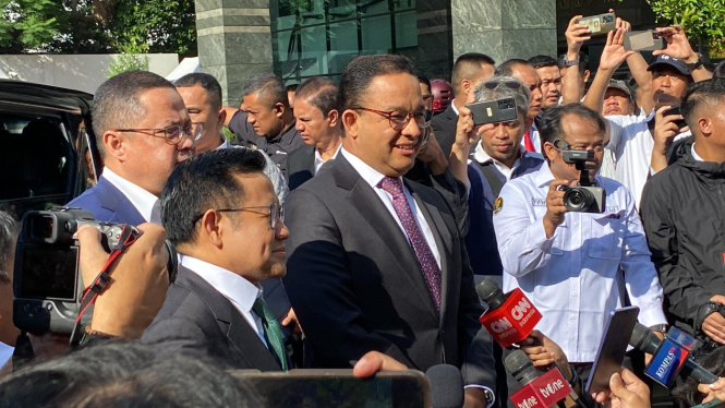 Anies Baswedan-Cak Imin tiba di MK jelang putusan MK