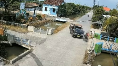 Kecelakaan antara mobil pikap dan motor