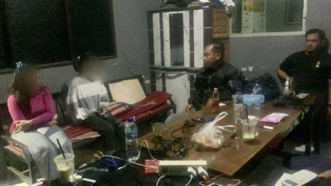 Mahasiswi dan IRT di Sinjai Jual Diri di Michat Demi Kebutuhan Hidup, Sekali Ditiduri Tarifnya Rp 200 Ribu. (Foto: Dokumen Humas Polres Sinjai).