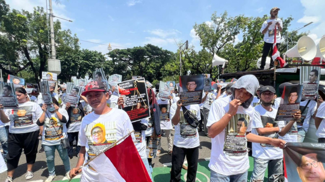 Terancam di-PHK, Ratusan karyawan Polo Ralph Lauren demo di depan MA