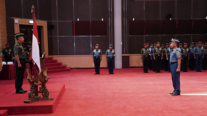 VIVA Militer: Kasum TNI pimpin upacara laporan kenaikan pangkat 19 Pati TNI