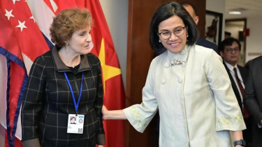 Menteri Keuangan, Sri Mulyani Indrawati dan CEO Millenium Challenge Cooperation (MCC), Alice Albright 