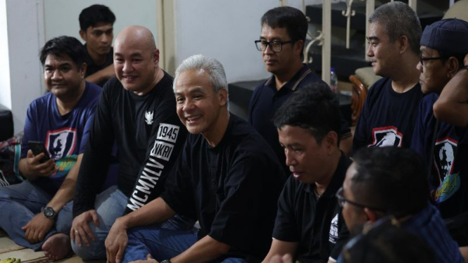 Ganjar Pranowo bersama relawan Ganjarist.