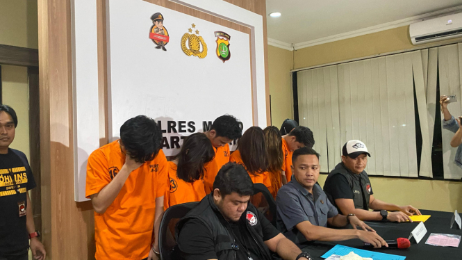 Enam tersangka yang terjerat dugaan kasus narkoba di Jaksel