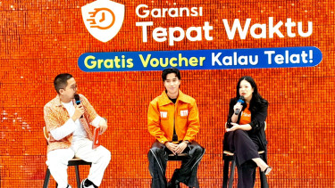 Penyanyi Vidi Aldiano dan Director of Marketing Growth Shopee Indonesia, Monica Vionna, dalam acara bertajuk ‘Kenal Lebih Dekat Shopee Garansi Tepat Waktu bersama Vidi Aldiano', di kawasan SCBD, Jakarta Selatan, Rabu, 24 April 2024.