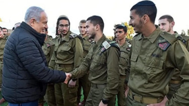 PM Israel Benyamin Netanyahu bersama Batalion khusus Netzah Yehuda
