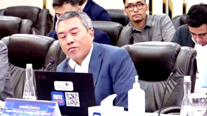 Direktur Retail Funding & Distribution PT Bank Rakyat Indonesia (Persero) Tbk atau BRI, Andrijanto, dalam telekonferensi di acara Paparan Kinerja Keuangan BRI Kuartal I-2024, Kamis, 25 April 2024