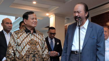 Presiden RI terpilih Prabowo Subianto dan Ketua Umum Partai Nasdem Surya Paloh .