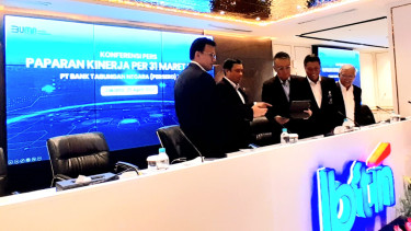 Jajaran Direksi PT Bank Tabungan Negara Tbk dalam konferensi pers Paparan Kinerja Per 31 Maret 2024, di Menara BTN, Jakarta Pusat, Kamis, 25 April 2024
