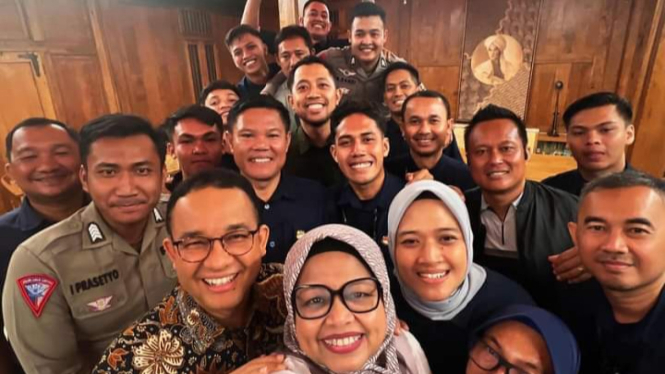 Petugas yang mengawal Anies dan Keluarga selama Pilpres 2024 berpamitan