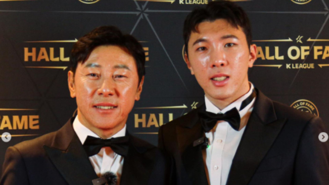 Pelatih Timnas Indonesia Shin Tae-yong dan anaknya, Shin Jae-won