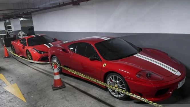 Dua mobil Ferrari Harvey Moeis yang disita