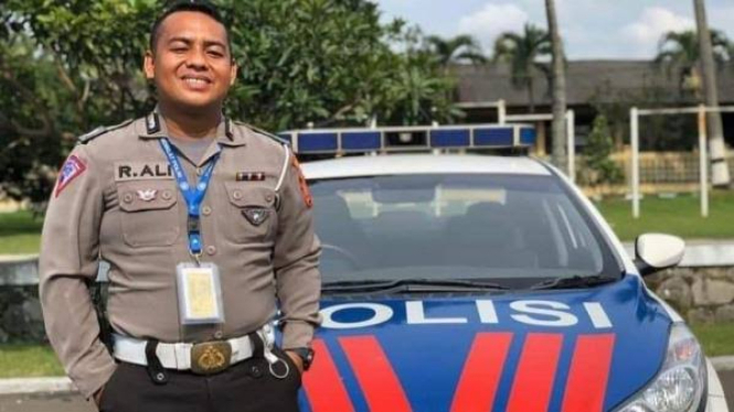 Brigadir Ridhal Ali semasa bertugas di Satlantas Polresta Manado. (Foto: ISTIMEWA).