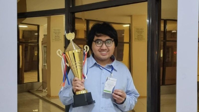 Ernest Regia Achmad Chandra, juarai Olimpiade Sains di Kazakhstan.