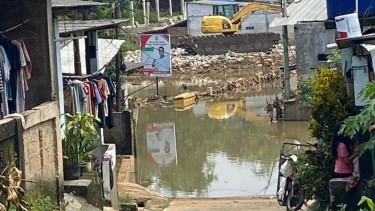 Warga terisolir akibat banjir sejak sembilan bulan lalu
