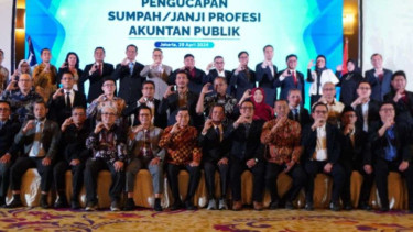 Ketua Umum IAPI, Saksi, dan peserta pengucapan sumpah