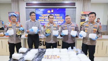 Polda Sulsel gelar jumpa pers kasus pengungkapan narkoba sebanyak 30 Kilogram di Pelabuhan Barru. 