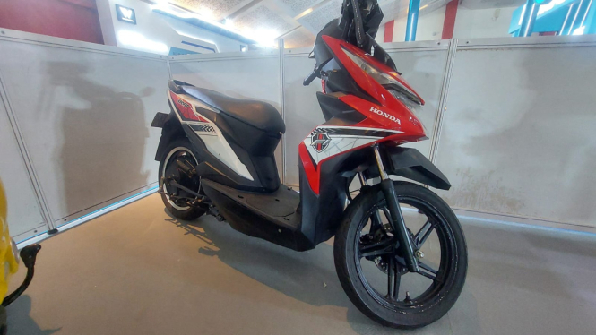 Honda Beat yang sudah dikonversi jadi motor listrik di PEVS 2024