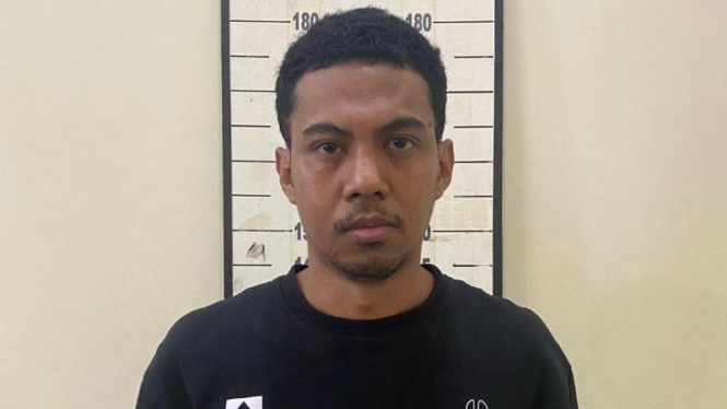 DJ East Blake saat diamankan polisi.
