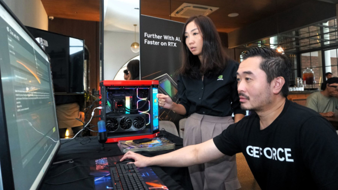 Patty Kusnandar (berdiri) dan Adrian Lesmono dari NVidia.