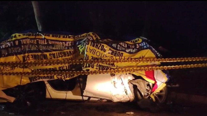 Kondisi mobil saat kecelakaan di kampus UI