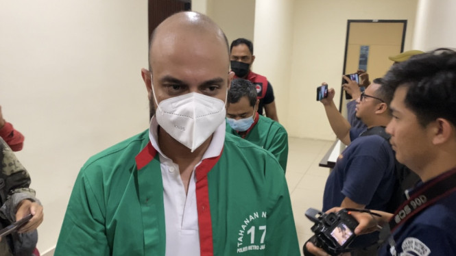 Dalam kasus narkoba yang kembali menyeret nama artis Rio Reifan, Polres Metro Jakarta Barat pun memburu seorang pria berinisial BB yang menjadi pemasok, Jumat 3 Mei 2024. 