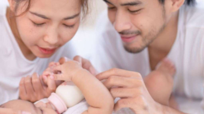 Ayah, bunda dan buah hati