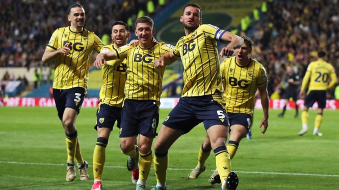 Pemain Oxford United merayakan gol