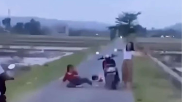 Tiga Pelajar perempuan di Blitar Terekam Mabuk di Tengah Sawah