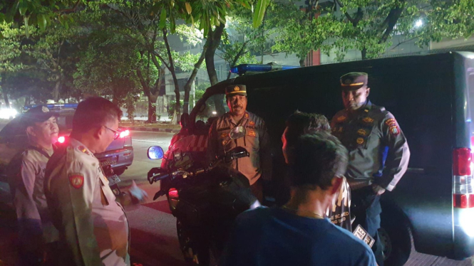Polisi patroli di RTH Tubagus Angke