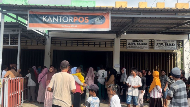 Penyaluran Bansos PT Pos Indonesia di Mataram