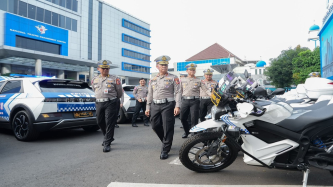 Kakorlantas Polri Irjen Aan Suhanan mengecek kendaraan dinas untuk WWF di Bali