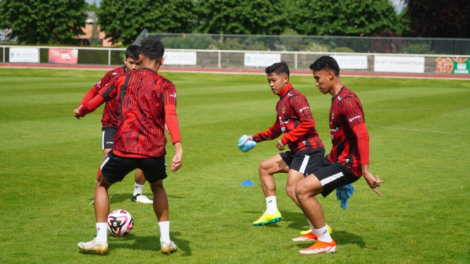 Timnas Indonesia U-23 jalani latihan di Paris.