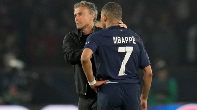 Pelatih PSG, Luis Enrique bersama Kylian Mbappe