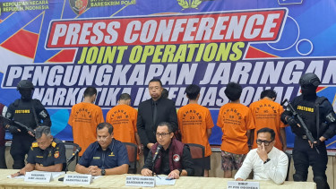 Para tersangka kasus narkoba asal WNA yang berhasil di cokok usai selundupkan narkoba lewat jasa POS