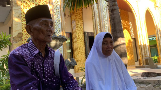 Muntahir dan Siti, pasutri asal Bojonegoro berhaji dari ngumpulkan duit parkir.