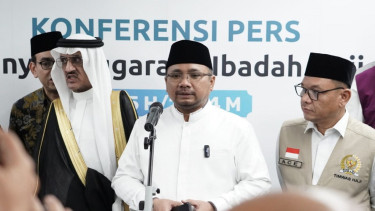 Menag Yaqut Cholil Qoumas melepas keberangkatan perdana jemaah haji kloter 1