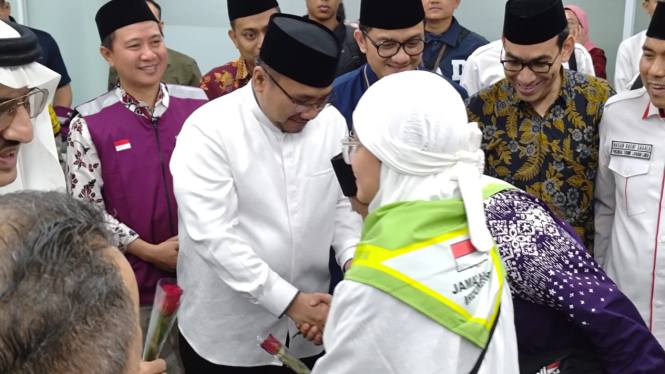 Menag saat sapa jamaah haji di area Makkah Route Soetta Tangerang