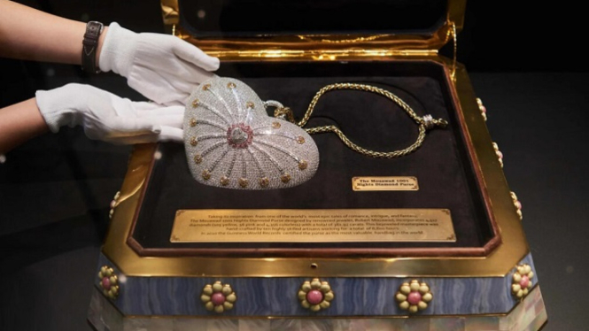 Tas Mouawad 1001 Nights Diamond Purse.