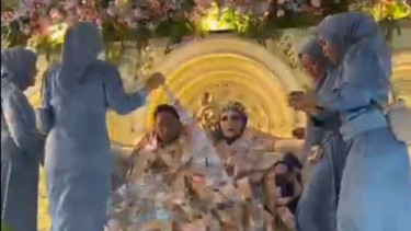 Heboh Sepasang Pengantin di Madura Dikalungi Uang Rupiah dan Dollar