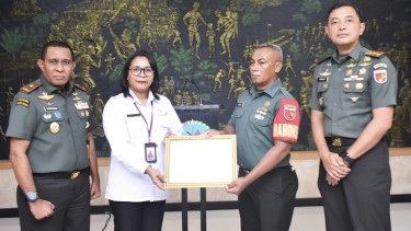 VIVA Militer: Sertu Onisius Letetai terima penghargaan dari BKKBN Maluku