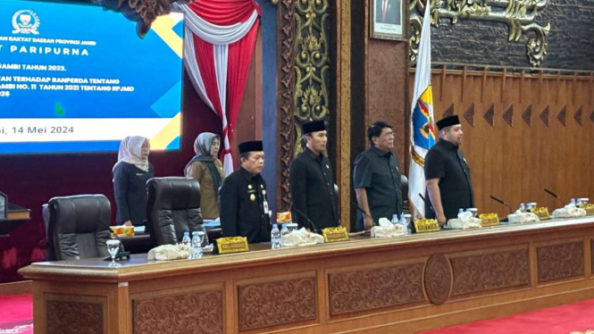 Ketua DPRD Jambi Edi Purwanto hadir di Rapat Paripurna