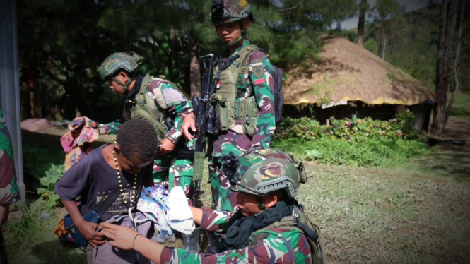 VIVA Militer: Kesatria Buaya Putih di Kampung Kago