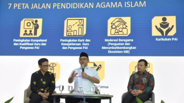 Stafsus Menag, Wibowo Prasetyo (tengah)