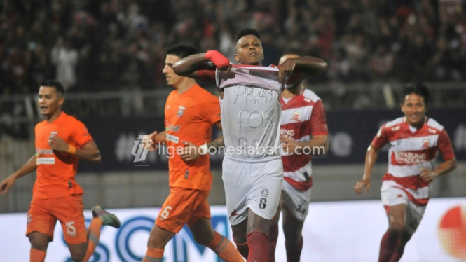 Hugo Gomes dos Santos Silva, Jaja