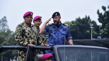 VIVA Militer: KSAL Belanda Vice Admiral Rene Tas kunjungi Markas Korps Marinir